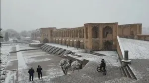 بارش برف در اصفهان؛ نصف جهان سفیدپوش شد (فیلم)