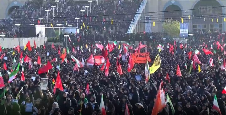 حضور بانوان در مراسم وداع حضور بانوان در مراسم وداع