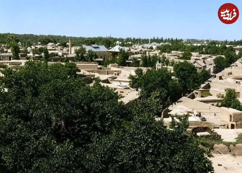 تصویر رنگی‌شده از منظرۀ شهر تهران در دوران ناصرالدین شاه قاجار