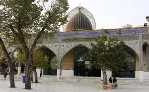 منظرۀ «امام‌زاده قاسم» و شمال شهر تهران در اواخر دوران قاجار