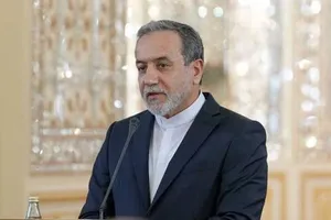 عراقچی: در مقابل تهدیدات دشمن سر خم نمی‌کنیم