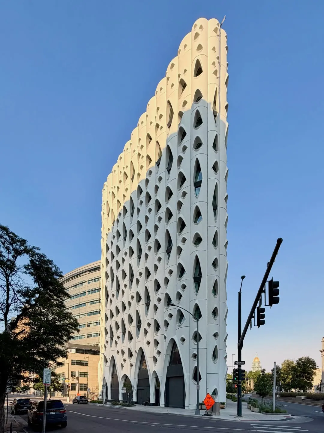 105816