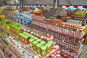 تخلیه و بارگیری کالا‌های اساسی به سرعت در حال انجام است