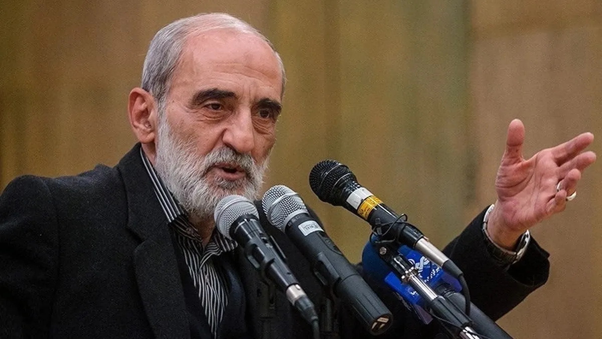 انتقاد حسین شریعتمداری از پزشکیان: چرا دولت شما مخالف سختگیری به دانشجویان است؟