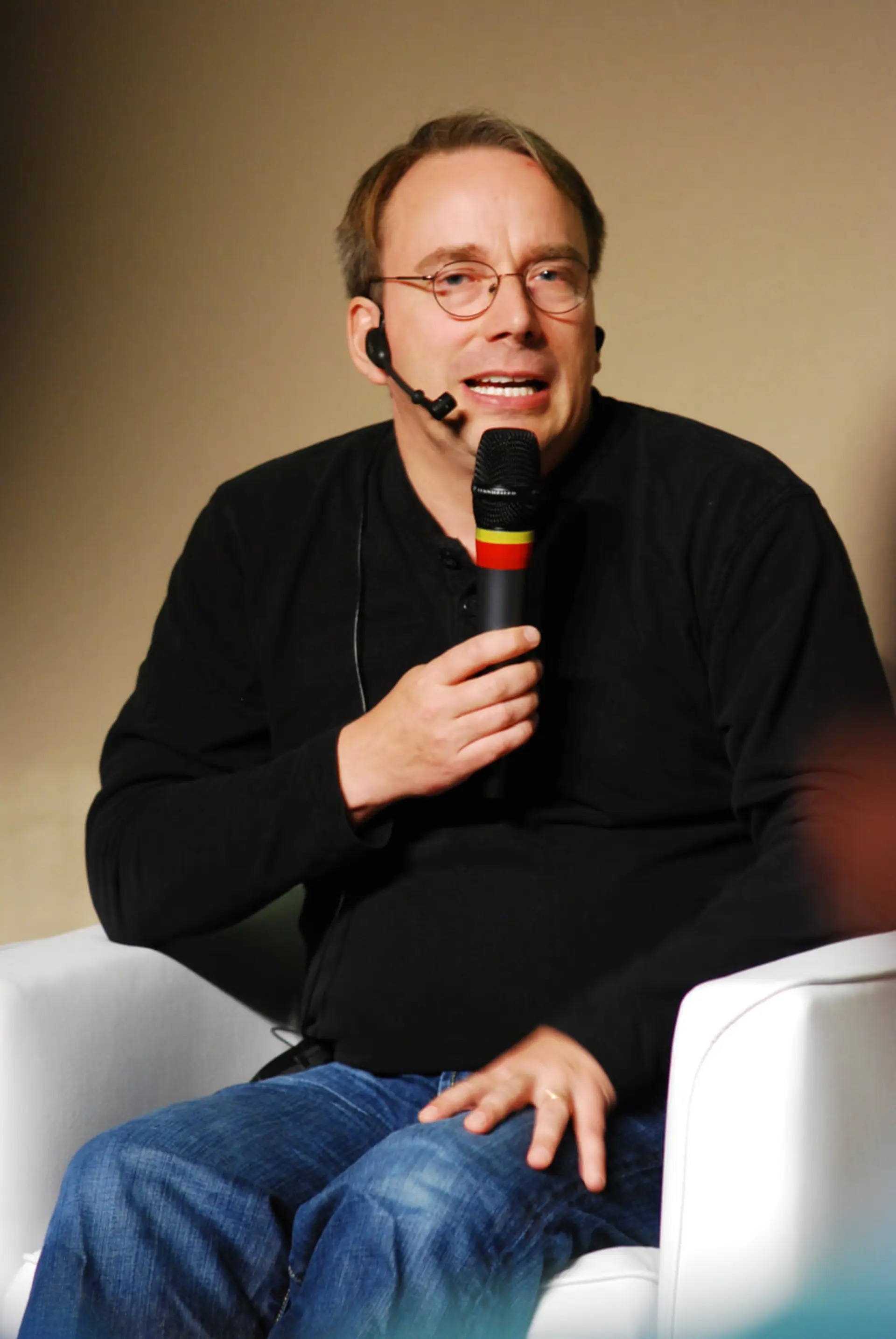 لینوس توروالدز در کنفرانس لینوکس سال ۲۰۱۱Linux Foundation / Wikimedia Commons