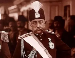 ژست «مظفرالدین شاه قاجار» با فنجان قهوه‌خوری (عکس)