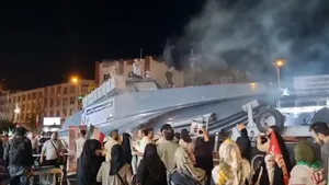 رونمایی شناور تندروی هجومی جدید سپاه در تجمع میدان انقلاب