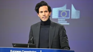 اتحادیه اروپا خواستار توقف حملات اسرائیل به لبنان شد