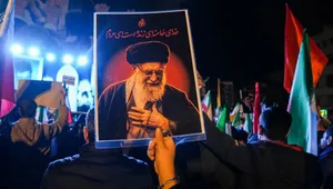آغاز پیش‌فروش بلیت اتوبوس برای مراسم تشییع رهبر شهید