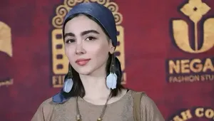 بازیگر نقش نیکا در پایتخت با ظاهری جدید در مراسم حافظ (فیلم)