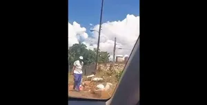برنده ۳ طلای بوکس المپیک در سطل زباله به دنبال غذا