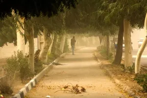 وزش باد شدید در تهران/ کاهش دما تا ۶ درجه
