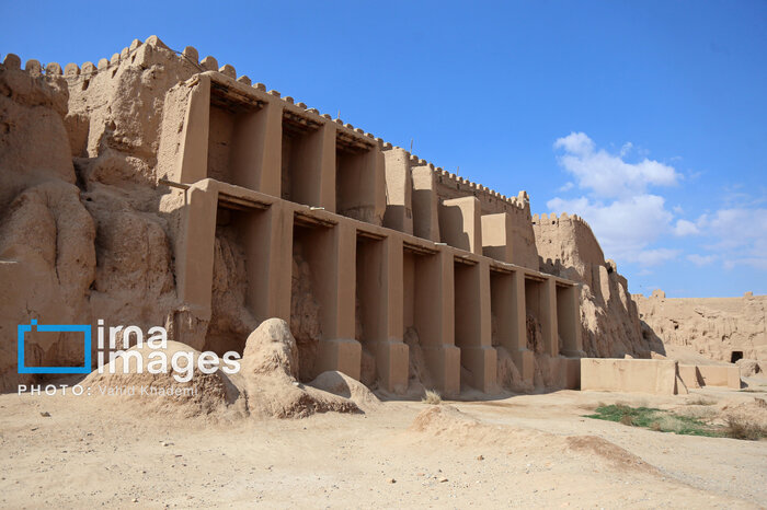 فرش قرمز «بلقیس» اسفراین خراسان شمالی زیرپای سرمایه‌گذاران