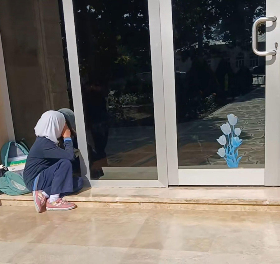 محروم از تحصیل به خاطر حجاب (+عکس)