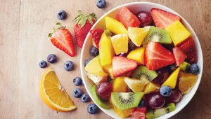 زیان‌بار بودن مصرف میوه بعد از غذا؛ حقیقتی علمی یا افسانه‌ای بدون ریشه علمی؟