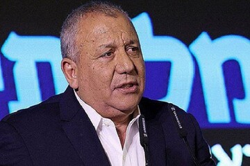 رقیب نتانیاهو کیست؟ / فرمانده سابق ارتش / اختلاف بر سر ایران رقیب نتانیاهو کیست؟ / فرمانده سابق ارتش / اختلاف بر سر ایران