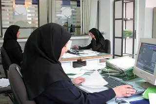استاندار تهران: مدارس تا پایان فروردین غیرحضوری شد/ فعالیت ادارات با ۵۰ درصد کارکنان