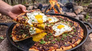 طرز تهیه پیتزای استیک باربیکیو با تخم‌مرغ سرخ‌شده