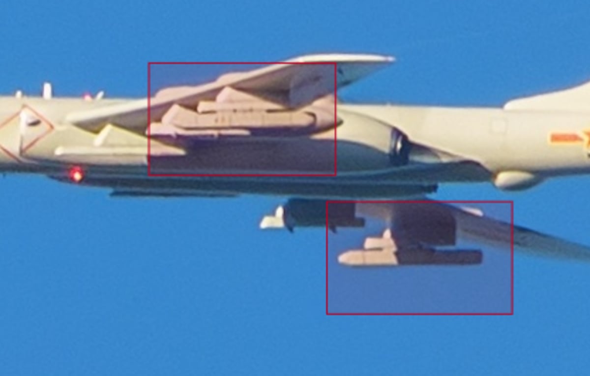 بمب‌افکن H-6 چین با غلاف اخلالگر بزرگ جدید رؤیت شد