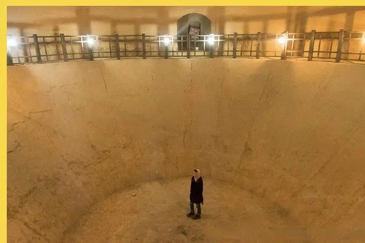 فضای داخلی یخچال برای بخش نگهداری یخ در تابستان