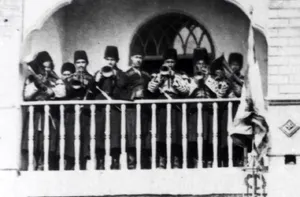 ساختمان سربازخانۀ «فوج قزاق» در زمان مظفرالدین شاه (عکس)