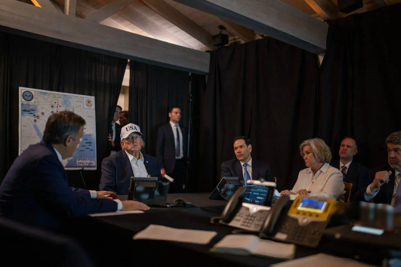 ترامپ در اتاق وضعیت The Situation Room