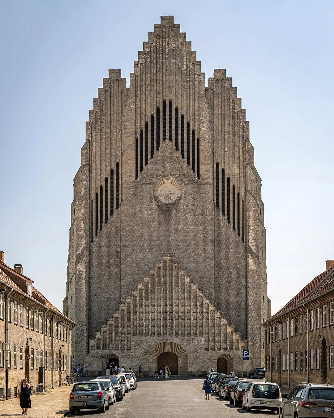 120100