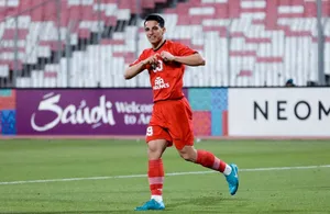 گل اول تراکتور به گل گهر توسط حسین زاده