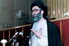 تصاویری از جلسه انتخاب آیت الله سید علی خامنه‌ای به عنوان رهبر انقلاب اسلامی
