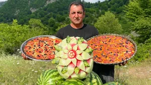 تجربه آشپزی در روستا: پیتزای خانگی و آب هندوانه تازه