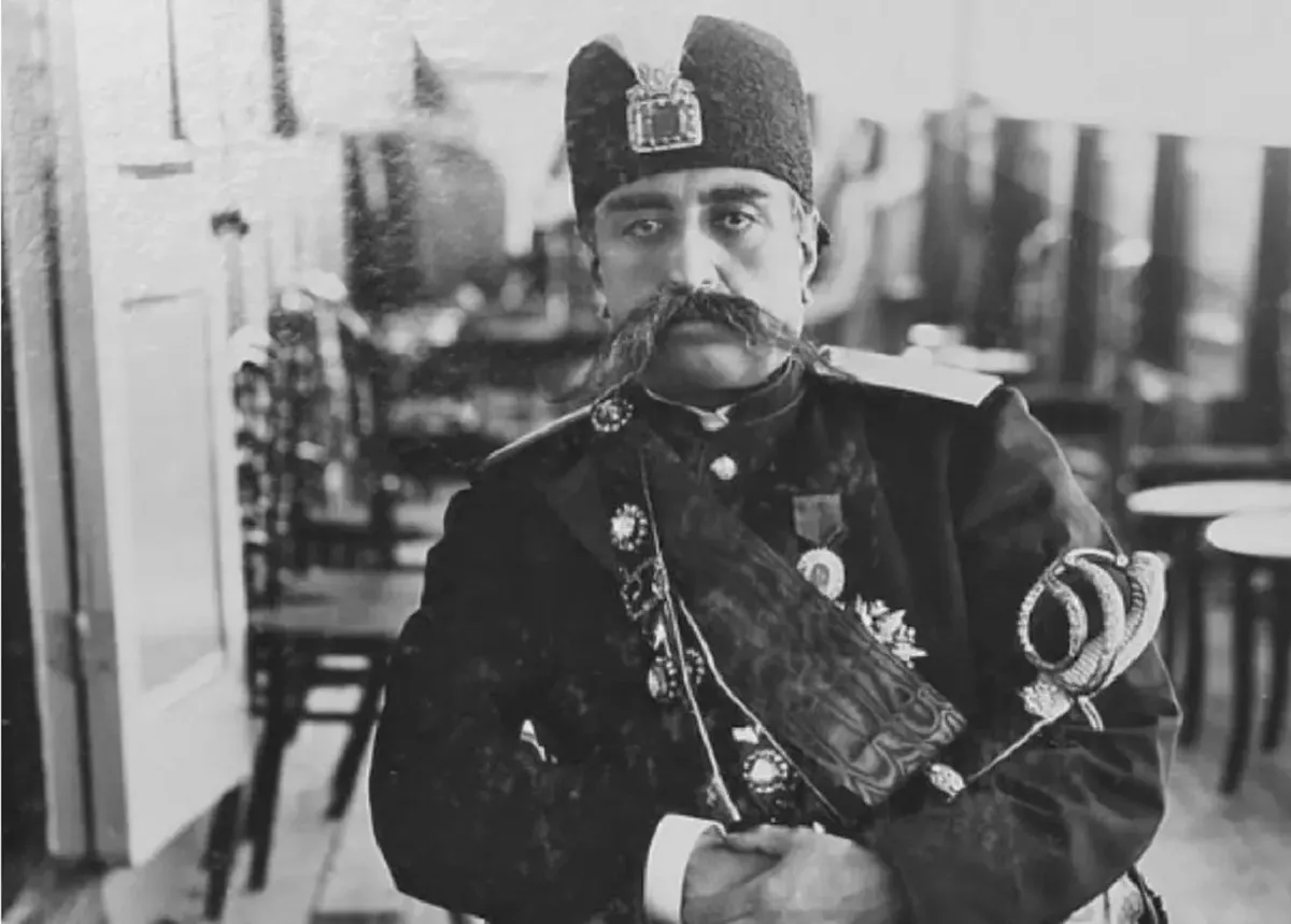 «عزت‌السلطنه و فخرالدوله» دختران مظفرالدین شاه در کنار هم؛ دهه 1300(عکس)